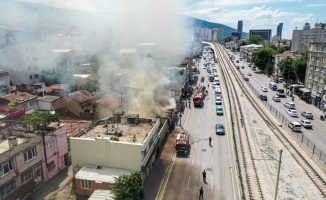 Bursa'da çıkan yangında 3 ev kullanılamaz hale geldi