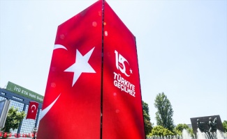 İstanbul ve Ankara'da kurulan led kulelerde, darbe girişimine karşı milletin mücadelesi anlatıldı