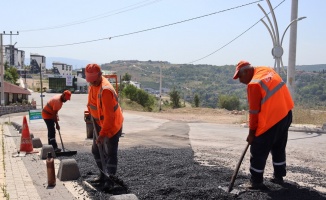 İzmit Belediyesi bozulan yolları onarıyor