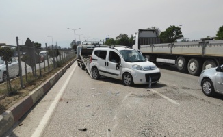 Takla atan hafif ticari aracın sürücüsü yaralandı