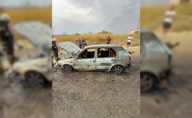 Tekirdağ'da seyir halindeki otomobilde yangın çıktı