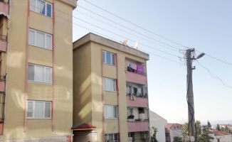 Kocaeli'de 4. kattan düşen çocuk yaralandı