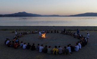 Hazar'da gençlerin kamp coşkusu