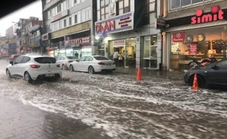 Bursa'da cadde ve sokaklar göle döndü